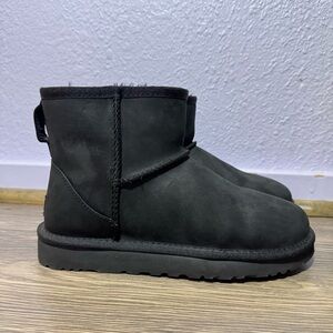 UGG Black Leather top Mini Boots Women’s Size 6 Cozy Smooth Leather Shearling